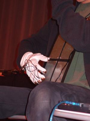 picture2: mysterious plates, magic hand picture2: mysterious plates, magic hand